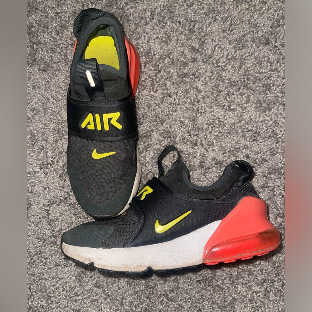 Nike boys size 1Y